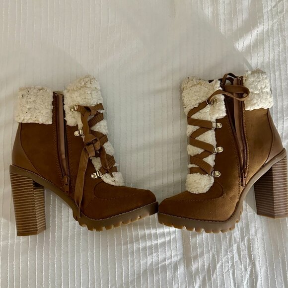BCBGeneration Paloma Sherpa Lace Up Heeled Boots 9M – Teddy Hiking Booties - Picture 2 of 3